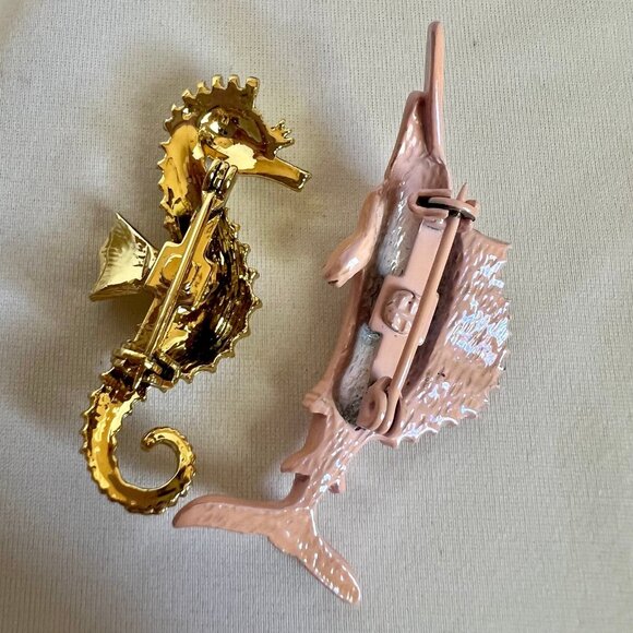 Vintage Costume Sea Animal Seahorse Swordfish Estate Pin Brooch Set of 2 - Picture 4 of 5